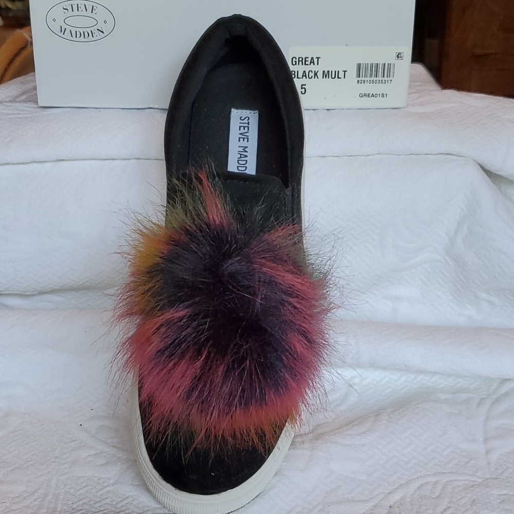 Steve Madden Great black faux fur pom sneaker